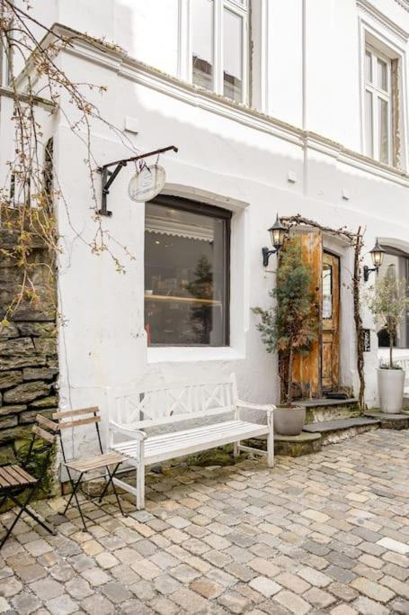 Pousada Det Lille Rode Huset Ved Floibanen Bergen